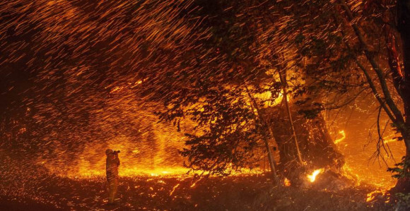 Калифорнија: Због пожара 200.000 домова без струје