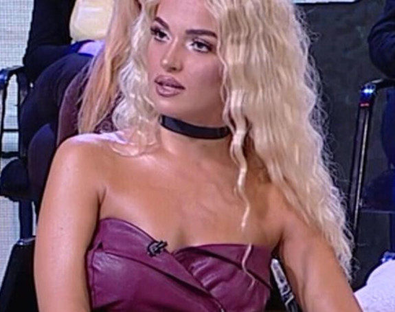 Teodoru proganja žena manijak!