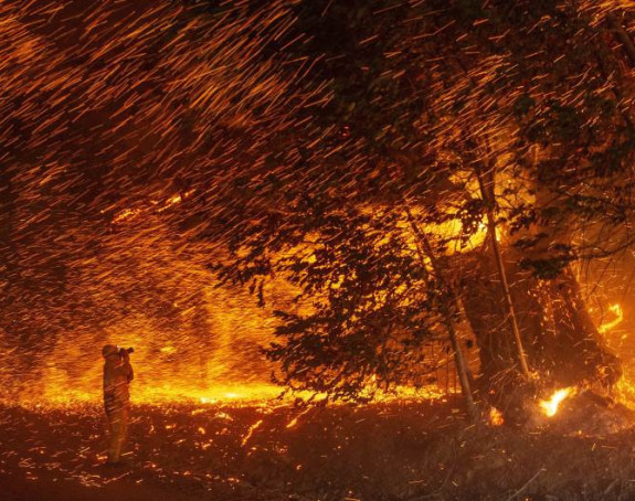 Kalifornija: Zbog požara 200.000 domova bez struje