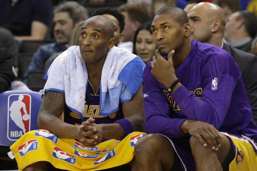 Коби постаје фрустриран!