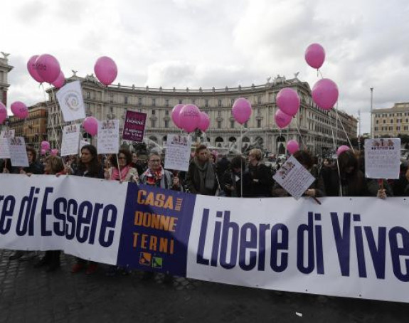 Žene digle glas u Rimu, Parizu... 