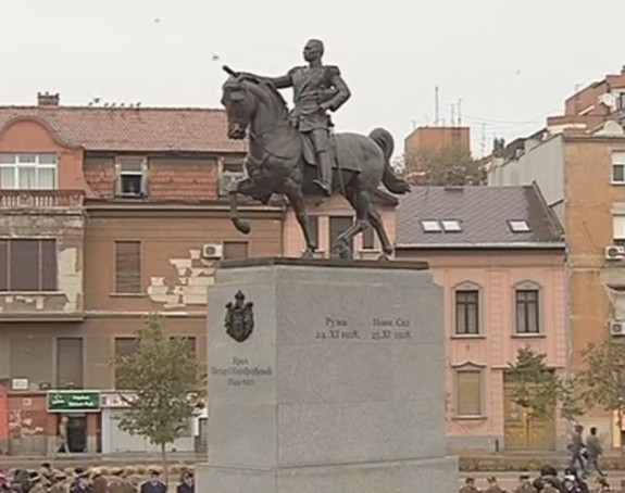 Spomenik kralju Petru Prvom u NS