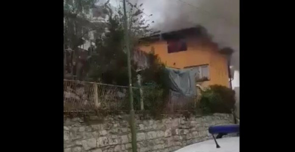 Požar na kući u Tešnju, zapalio se dimnjak