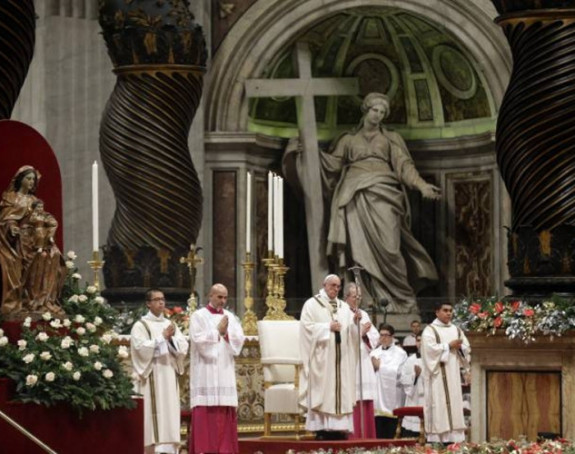 Papa na Božić poziva na milosrđe i empatiju