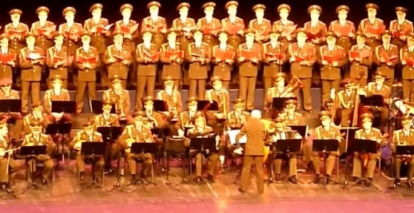 Stradali članovi hora pjevali su o Srbiji