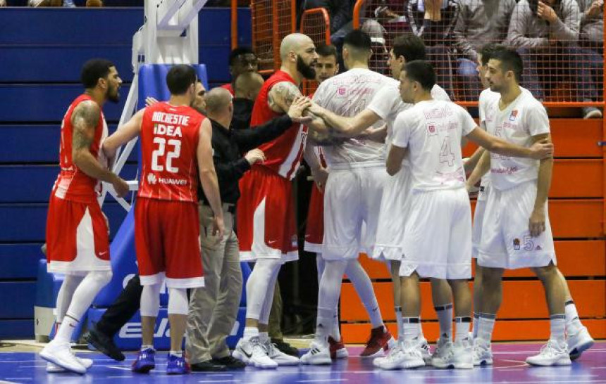 ABA: Prekid, isključenje, 62 faula, Zvezda dobila Megu!