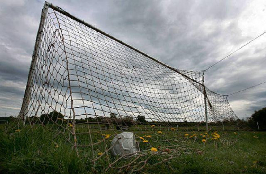 Priča: Srbi i fudbal - samo da neko opet ne probuši loptu!