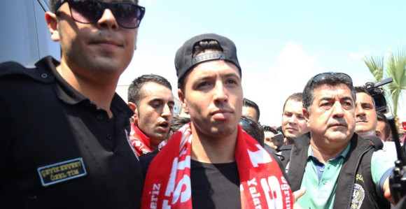 Antalija tone, ne može da plaća Nasrija!