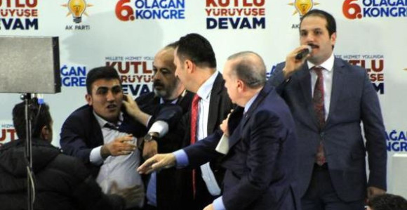 Burno na skupu: Spasili Erdogana!