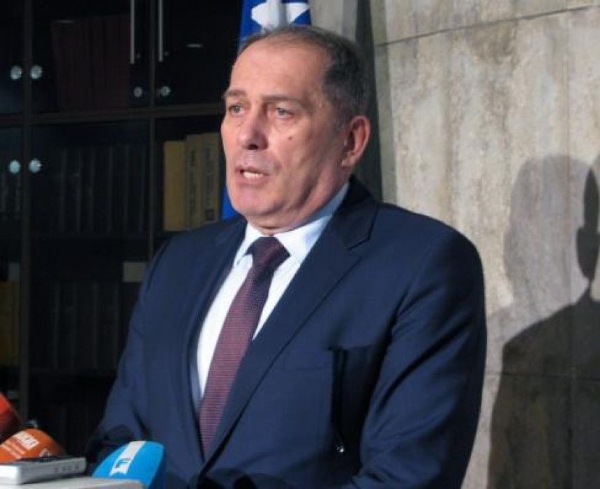 Istražiti otvaranje diplomatske pošte