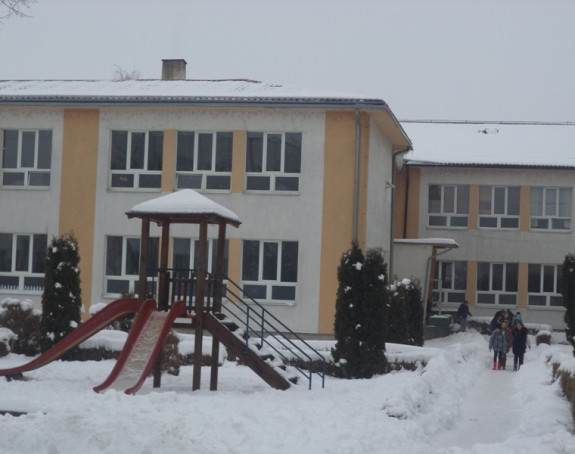 Srbačka škola dobila stolariju i računare