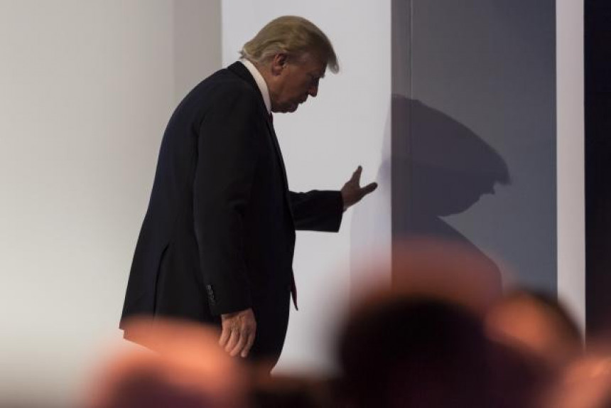 Donald Tramp izviždan u Davosu