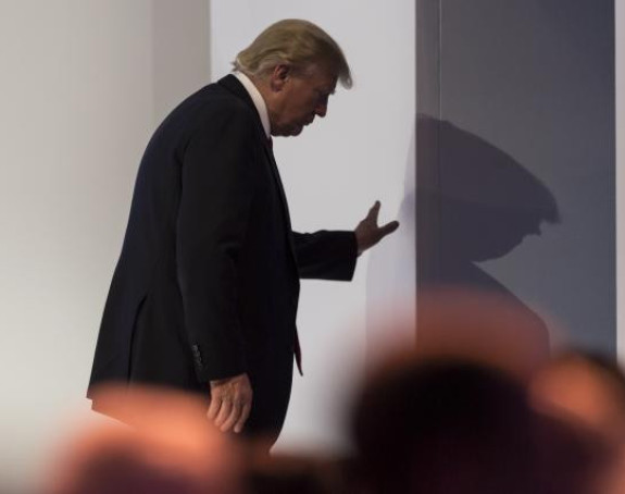 Donald Tramp izviždan u Davosu