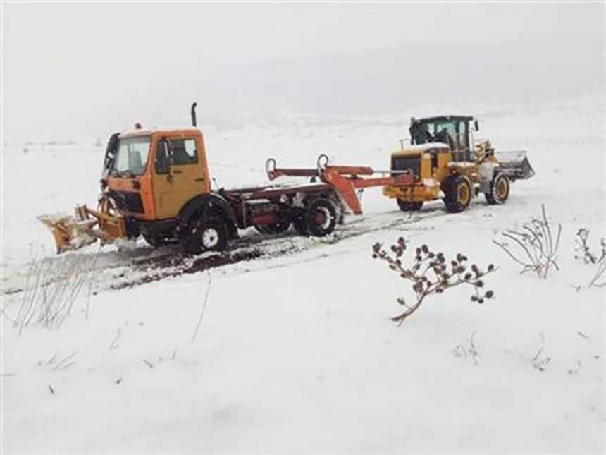 Više srpskih sela okovano snijegom