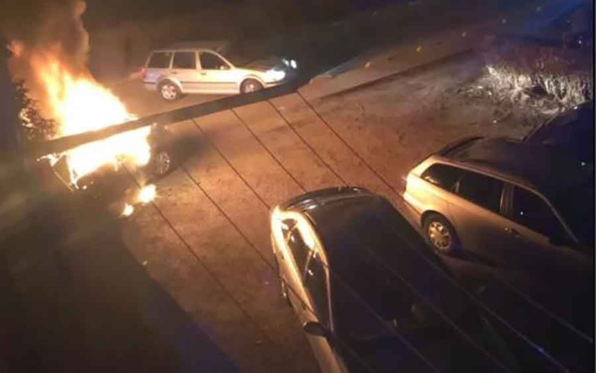  Izgorio putnički automobil