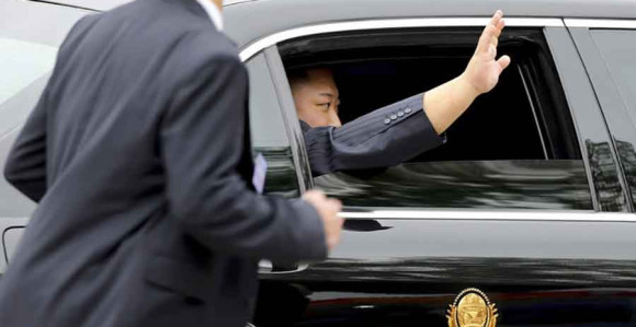 Kimova limuzina ušla u Hanoj