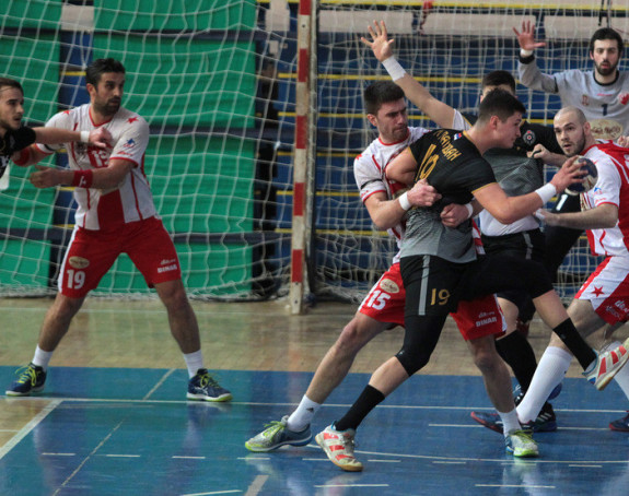 "Пола наше лиге ради и игра рукомет!"