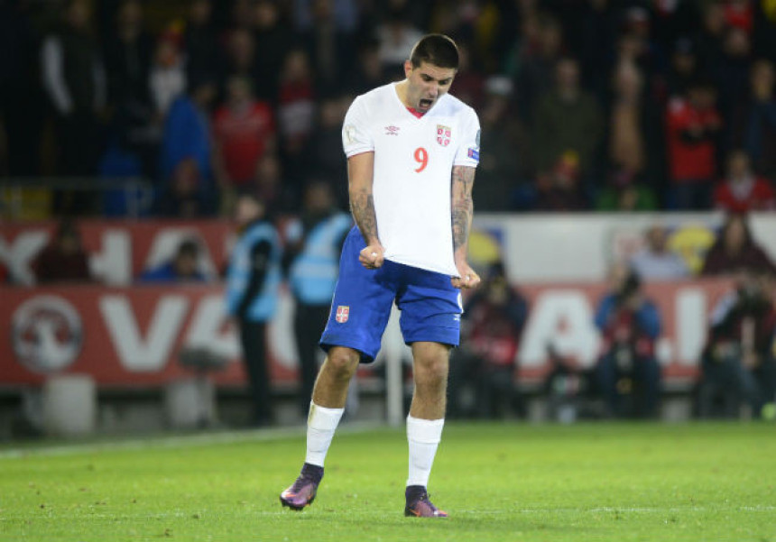 Zbog Mitrovića: Posrnuli velikan treći put ruši ostrvski rekord u visini transfera?!