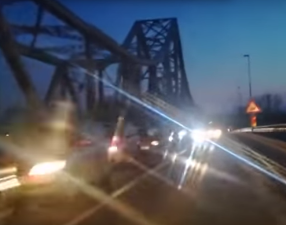 Огромна гужва на прелазу Рача