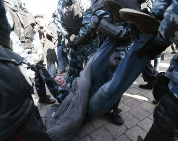 Protesti u Rusiji: Stotinu uhapšenih
