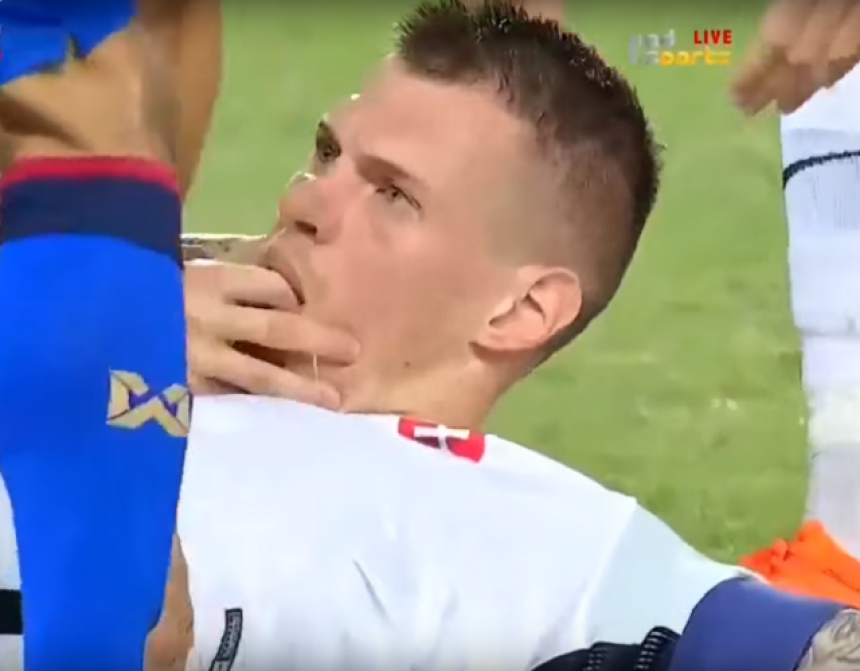 Video: Škrtel se onesvestio na terenu, spasli ga saigrači!