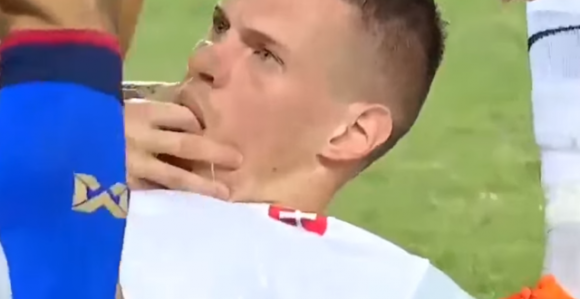 Video: Škrtel se onesvestio na terenu, spasli ga saigrači!