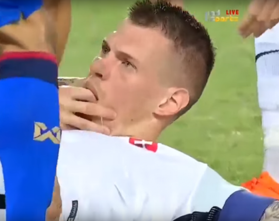 Video: Škrtel se onesvestio na terenu, spasli ga saigrači!