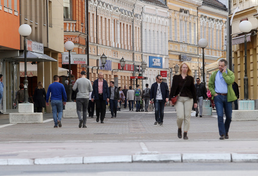 Gluvi i slijepi na probleme naroda