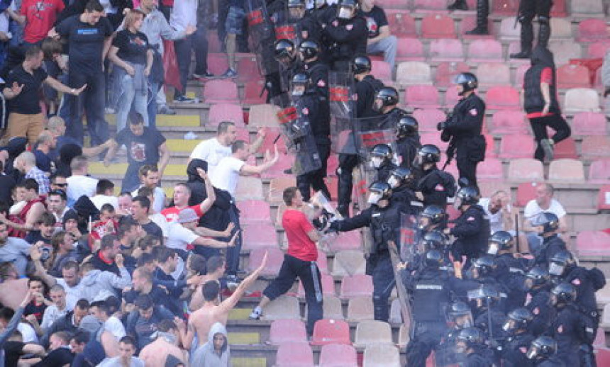 Zvezda do kraja bez publike, kažnjen i Partizan!