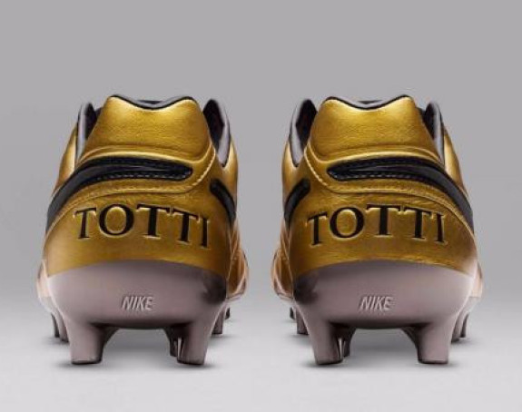 25 godina - posebne kopačke za ''Princa Rima''!