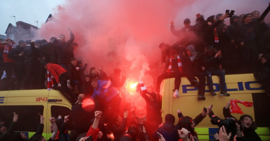 Navijač iz Liverpula u komi!