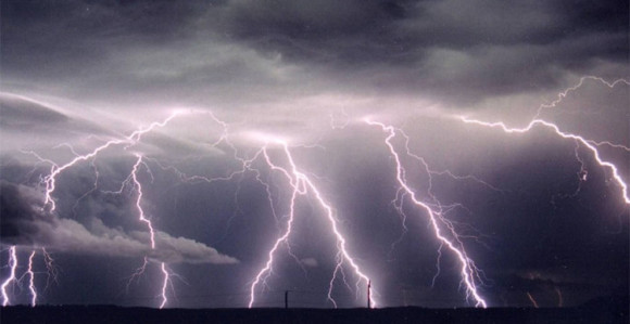 Čak 36.000 udara groma u Indiji!