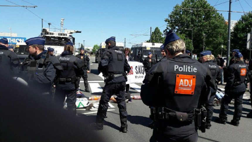 Privedeno desetak demonstranata