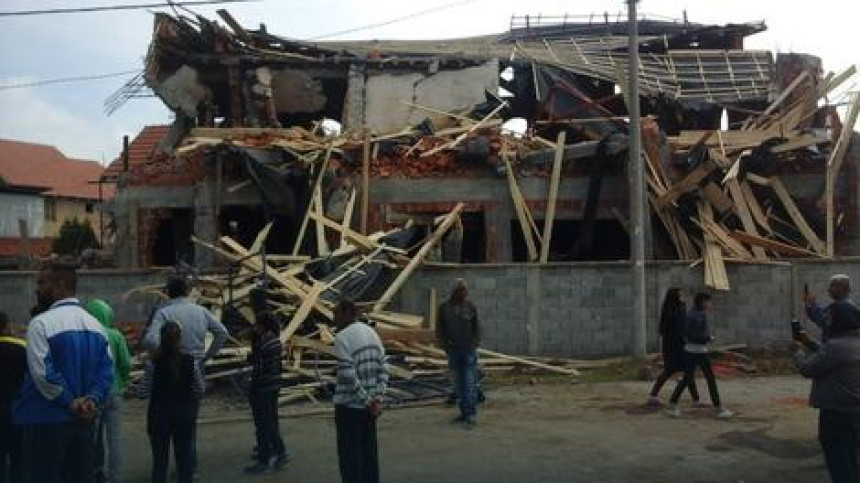 Srušena nelegalna džamija