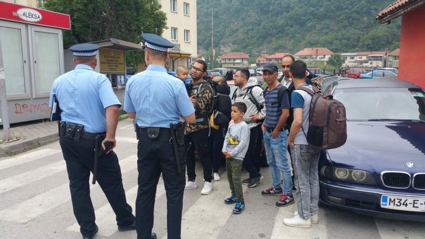 Migranti jutros u centru Zvornika