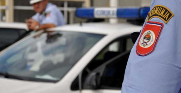 Banjaluka: Nožem izbola majku, pa sebe