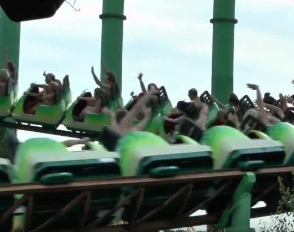 Полудјели тобоган искочио из шина