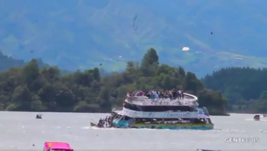 Potonuo brod sa 150 turista