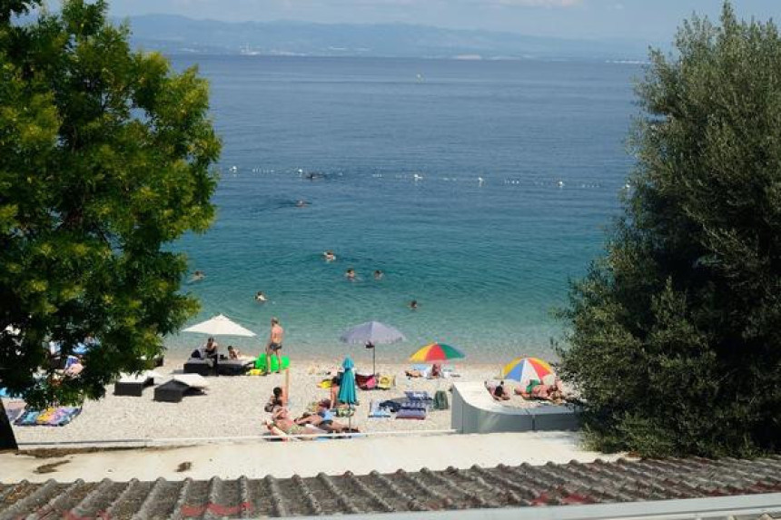 На море уз помоћ хуманих људи 