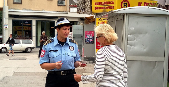 “Pogledaj iza maske“