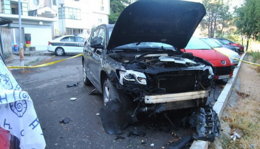 Мостар: Оштећена три аутомобила