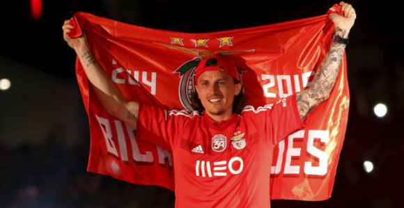 Тотенхем купује Љубомира ''Титулу'' Фејсу!