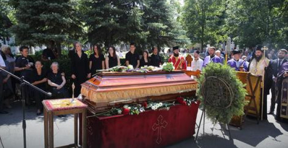 Cune sahranjen uz zvuke violine