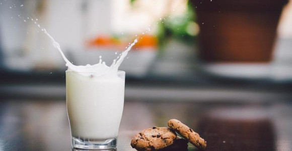 Čaša mlijeka jednaka porciji lososa