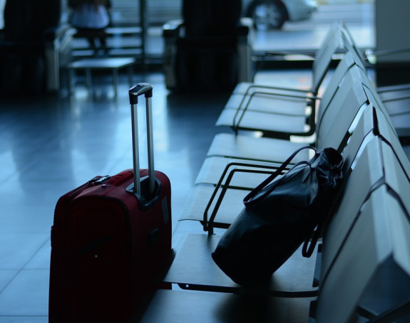 Париз: 14 сати чекају лет за БГ 