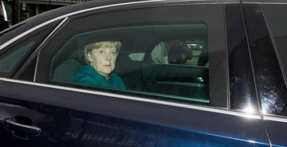 Merkel izbjegla atentat suzavcem u Pragu?!