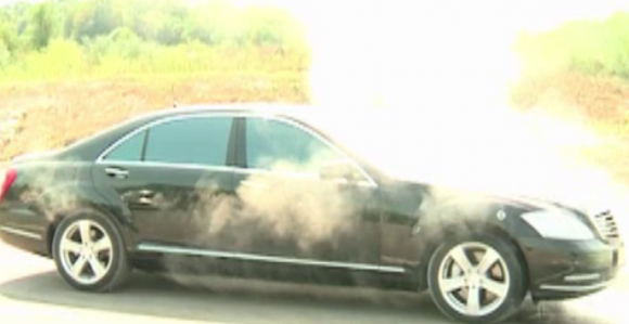 Hladnjak "zapalio" mercedes