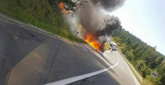 Auto se zapalilo tokom vožnjie