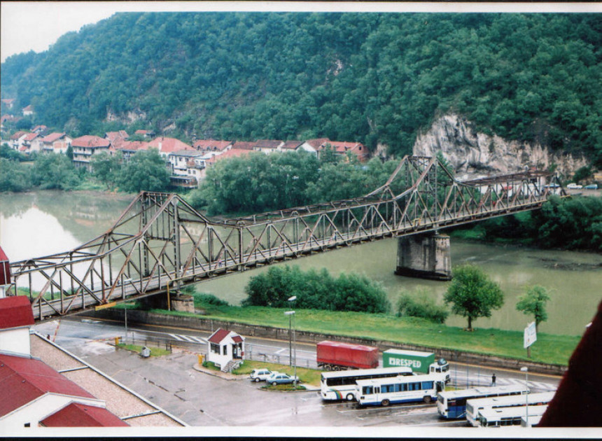 Затвара се прелаз преко моста у Зворнику