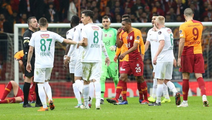 TUR: Žuto-crveni dio Istanbula je šokiran!